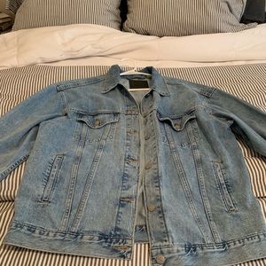 Oversized Levi’s denim jacket